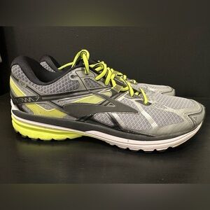Brooks Ravenna Running Shoes Men’s Size 11. Like New